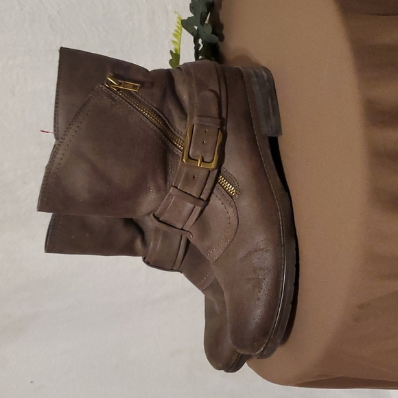 Brown Boots - Picture 1 of 2